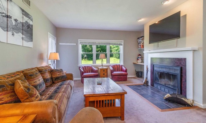 Ludlow Apartment | True Ski in/Ski out with Pool, Hot tubs & Firepits
