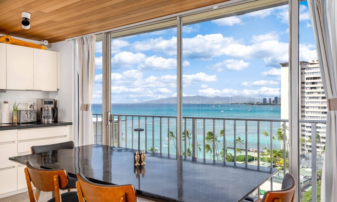 Diamond Head - Kapahulu - St. Louis Apartment | True Top Floor Penthouse Residence with 360 Degree Views & A/C