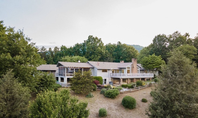 Lynn House | Tryon's Mtn Manor | Indoor Heated Pool, Games + Mtn Views!