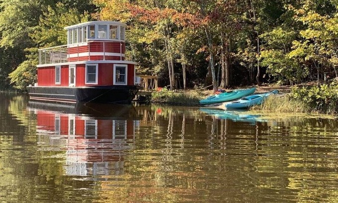 Trevilians Boat Rental | Tugboat/Private Lake - Farm Animals - Fish, Swim, Boat, Hike/Bike 5+Miles Trails