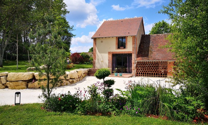 Ousson-sur-Loire House | "Tuilerie de la Côte" T3 garden view