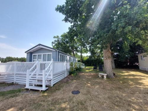 Ringwood Resort | Tulip Lodge at Oakdene - Passes included free!