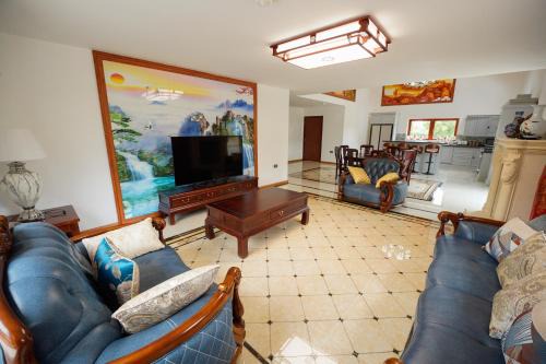 Hillsborough House | Tullynore Villa