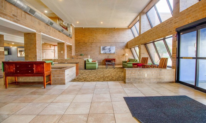 Tulsa Hotel | Tulsa Square Hotel Central, I-44 By OYO