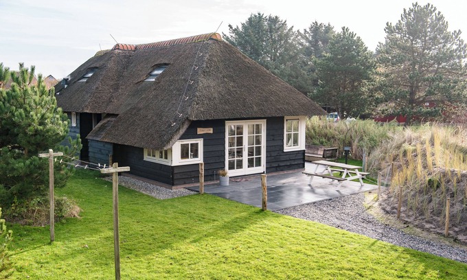 Municipality of Ameland Villa | Tureluur is a lovely house in the dune area between Nes and Buren with sauna.