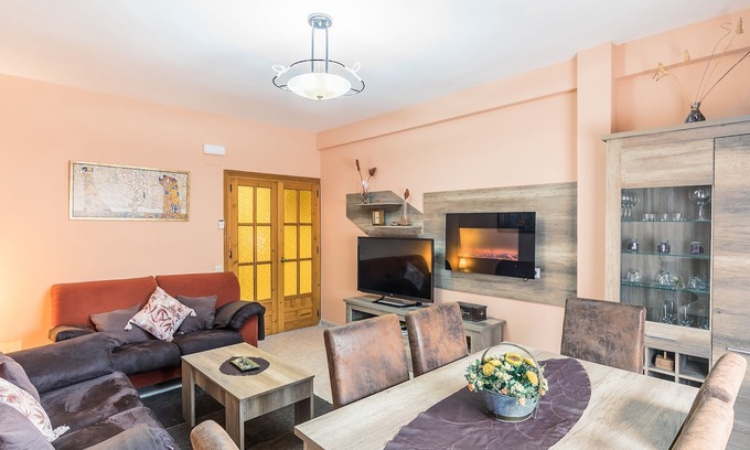 Toledo Apartment | TURISTholedo: SAPPHIRE. Spacious, cozy and comfortable. Maximum 8 people. Free WIFI