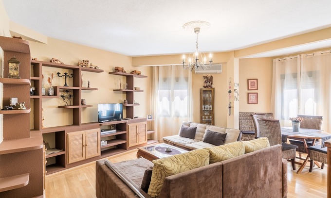 Toledo Apartment | TURISToledo: RUBÍ (Broad and flirty). Capacity 6 guests with option of 7.