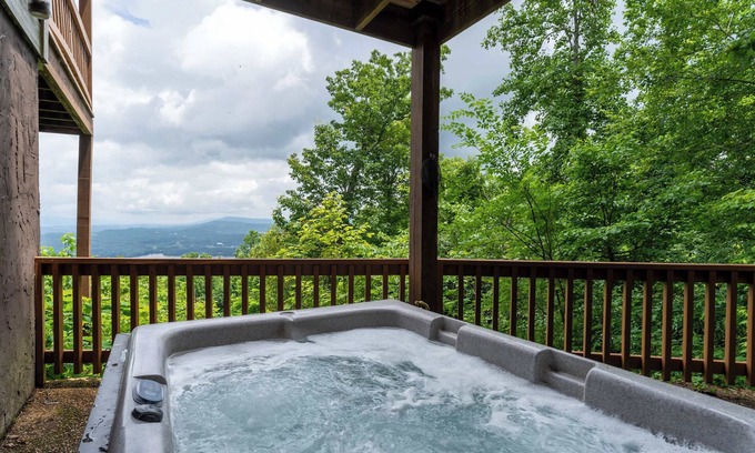 Bryant Cabin | Turkey Hallow cabin with a private hot tub!