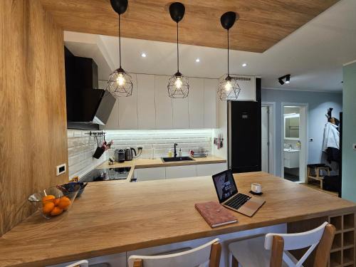 Novi Sad Apartment | Turquoise Apartment (Private Garage)