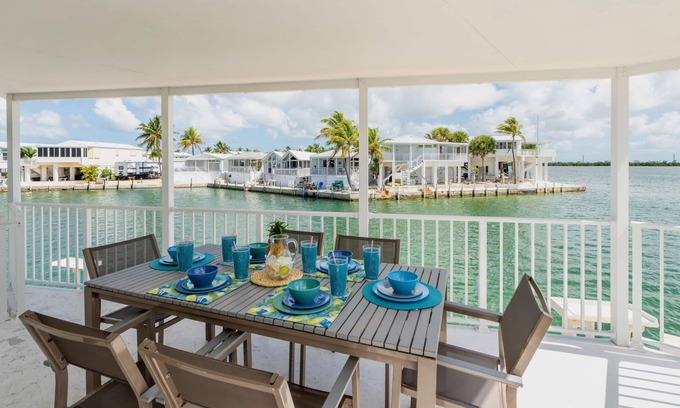 Cudjoe Key Cottage | *TURTLE COVE VIEWS @ VENTURE OUT* 2BR/2BA Cottage +35’ Private Slip | 80’ Pool