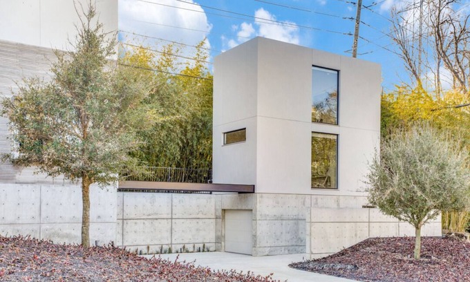 Oak Lawn Cottage | Turtle creek Trailhouse, adjoining the Katy Trail