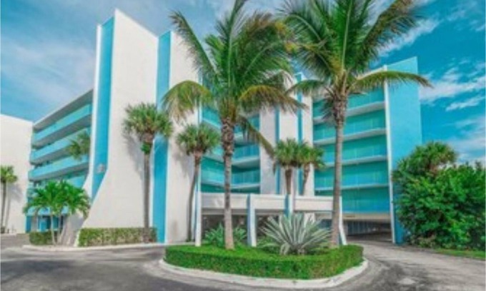 Hutchinson Island South Condo | Turtle Reef Club Resort B