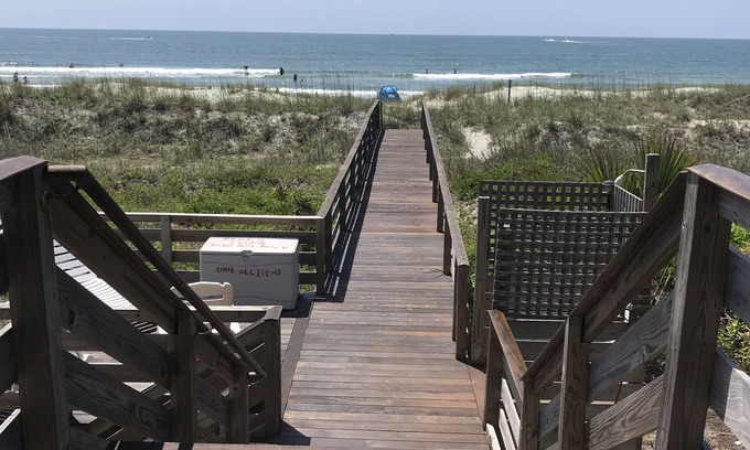 Folly Beach House | Turtle Watch come hear the ocean sing!