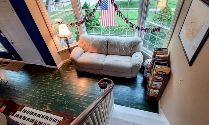 Ashtabula Cottage | Tuscan-like Terraces Overlook Lake Erie Sunsets