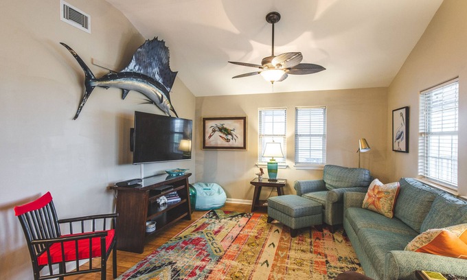 Leeward Sands House | Twelve Palms-Pet Friendly, Golf Cart Zone, Close to Beach, Downtown, City Pool