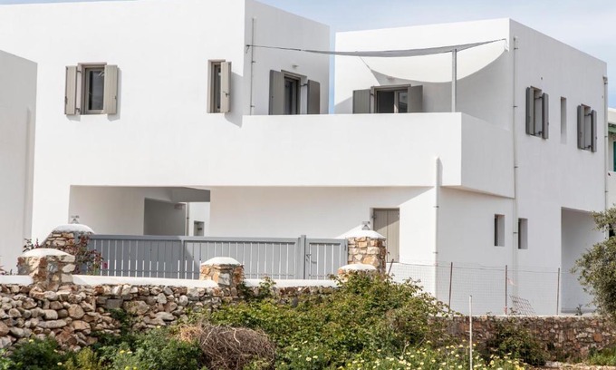 Naousa Hotel | TWELVE PLUS+