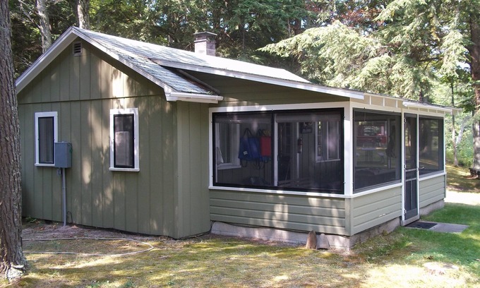 Honor Cabin | Twin Birch Resort - The Green Laker Cabin: Lakefront with Dock, Rowboat, and Kayak!