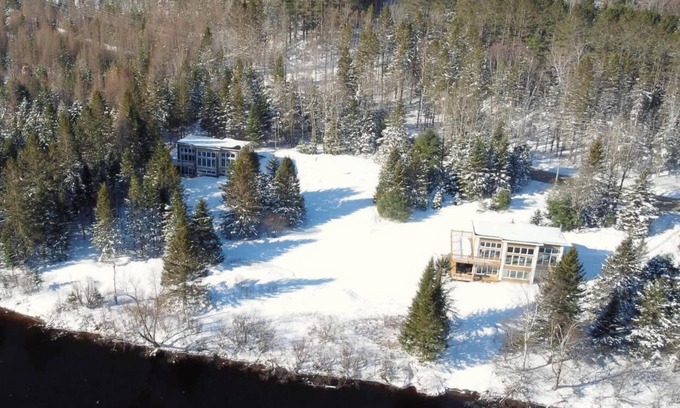 Riviere-Rouge House | Twin Cottages by the River - Corpo & Events