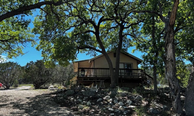 Kerrville Cabin | Twin Oaks Cabin out in the country, quiet and relaxing
