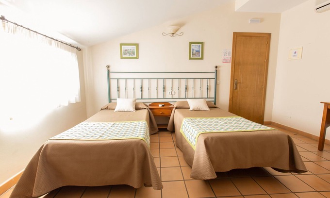 Marbella City Centre Hotel | Twin Room private bathroom