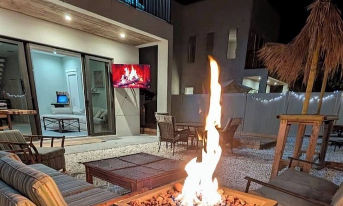 Gillespie Park House | Twin Villas for Groups near Downtown SRQ