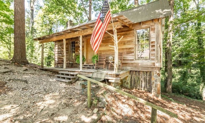 Macon Cabin | Twinkly Secluded Cabin 1BR + Loft + Trails +Grotto