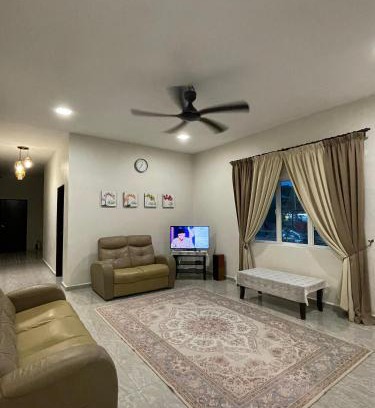 Muar House | Twinnie Home-To-Stay