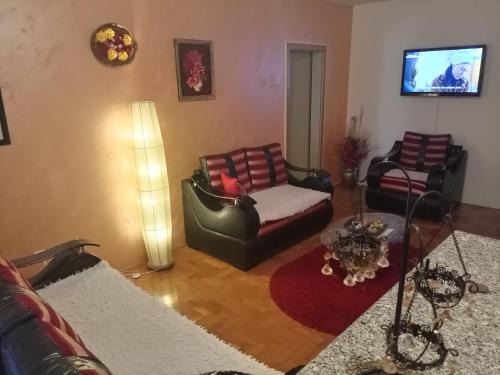 Lazarevac Apartment | Twins