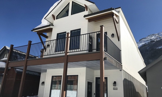 Silverton House | Two apartments in one house