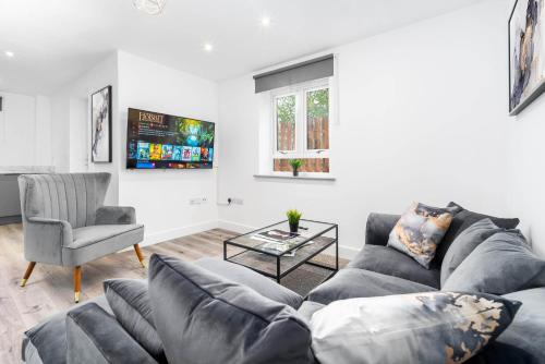 Smethwick Apartment | Two Bedroom Apartment - Balcony - Secure Parking - Top Rated - Underfloor Heating - 2MC
