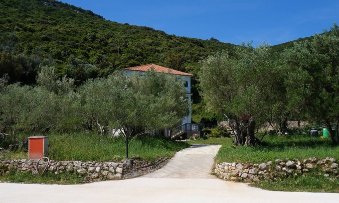 Luka Apartment | Two bedroom apartment near beach Luka, Dugi otok (A-8182-a)