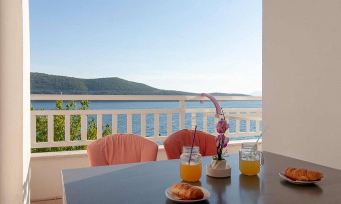 Neum Apartment | Two-bedroom App with Sea View 1