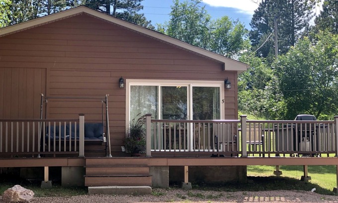 Hot Springs Cabin | Two bedroom cabin, private lake, pet friendly