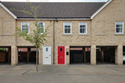 Colchester Apartment | Two Bedroom Coach House - Free Allocated Parking for 2 vehicles - Central Colchester