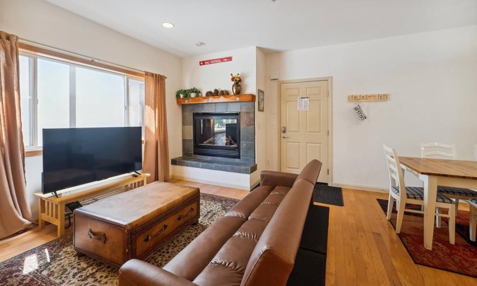 Olympic Valley Condo | Two Bedroom Condo in Olympic Valley. Great Locationt!
