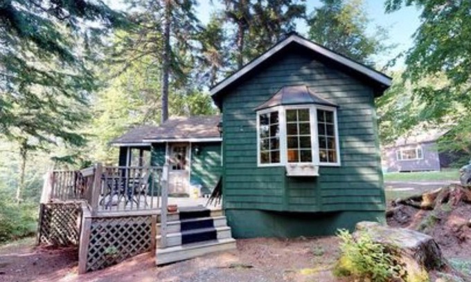 Greenville Cottage | Two Bedroom Cottage on Moosehead Lake