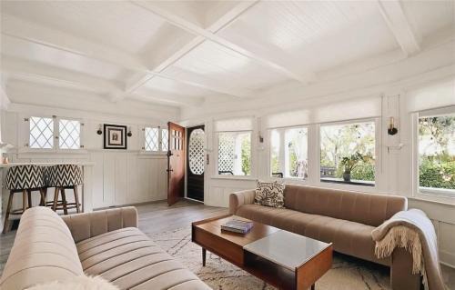 Venice Apartment | Two Bedroom Craftsman Bungalow in Venice