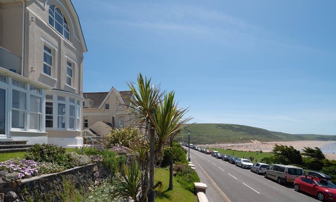 Mortehoe Apartment | Two bedroom holiday apartment overlooking Woolacombe Beach.