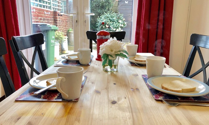 Portsmouth House | Two bedroom house welcomes families and pets