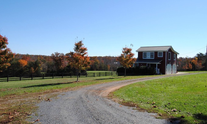 Ridge Cottage | Two Bedroom One Bath Cottage On 250 Acre Cattle Farm.