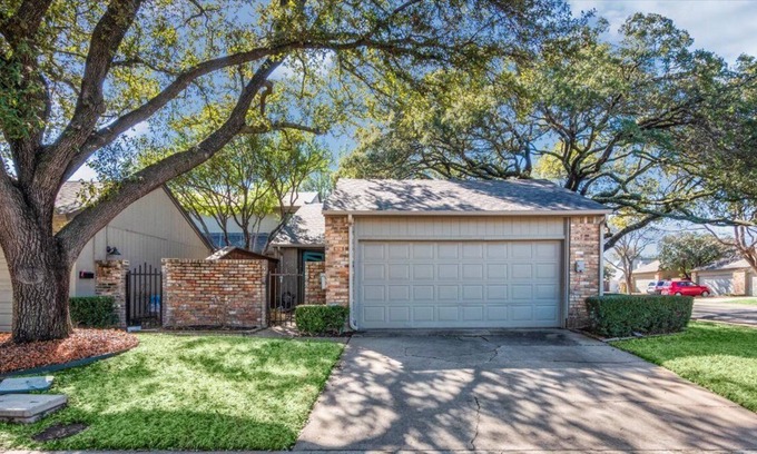 Lake Highlands House | Two bedroom Remodeled townhome with 2 baths, hot tub, community pool