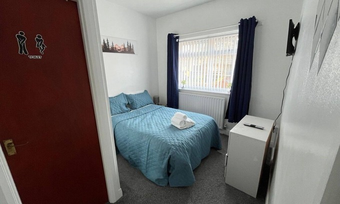 North Shore Hotel | Two-Bedroom suite with Kitchenette 5 mins walk to the sea