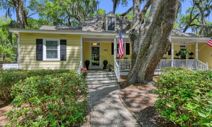 Murrells Inlet House | Two-Bedroom, Two-Bath, Single-Story Cottage Located in Wachesaw Plantation