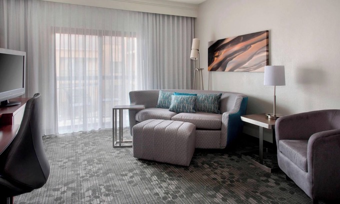 Middletown Hotel | Two Budget Wise Family Rooms w/Relaxing Patio | Pets are Allowed