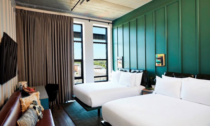 East Nashville Hotel | Two Double Room at Waymore’s with Stunning Views and Near DT Nashville - 2 Units