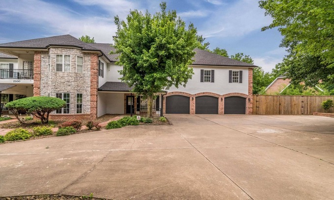 Fayetteville House | Two houses, 8 bedrooms, 4 King beds, 7400 sq ft.