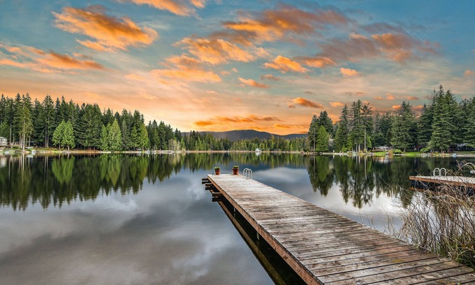 Fall City Cabin | Two lakefront cabins with two docks, kayaks, 100' of waterfront, deck, & firepit