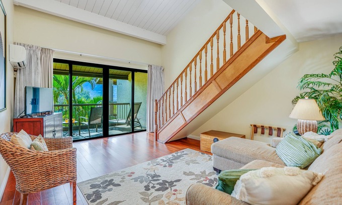 Princeville Apartment | Two-level condo with AC, lanai, 2 pools & 8 tennis courts - walk to beach