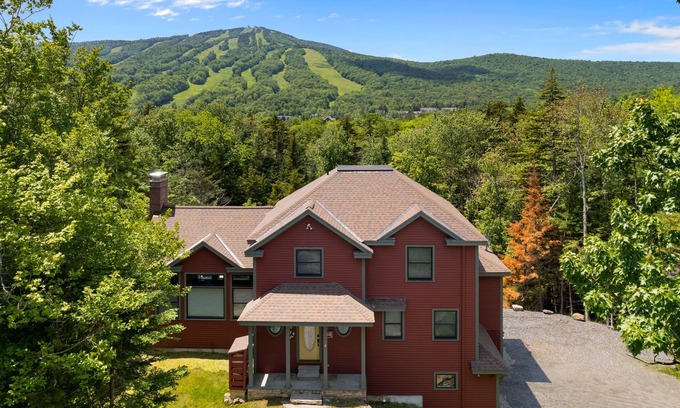 West Dover House | Two minutes to Mount Snow, home sleeps up to ten!