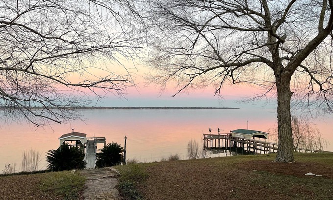 Santee House | Two Palms Lakehouse in Santee Just minutes from I95